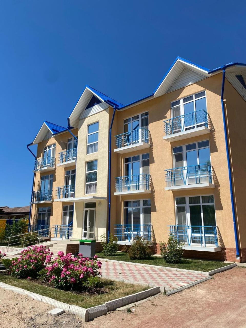 Tri Korony Hotel Cholpon-Ata Exterior photo